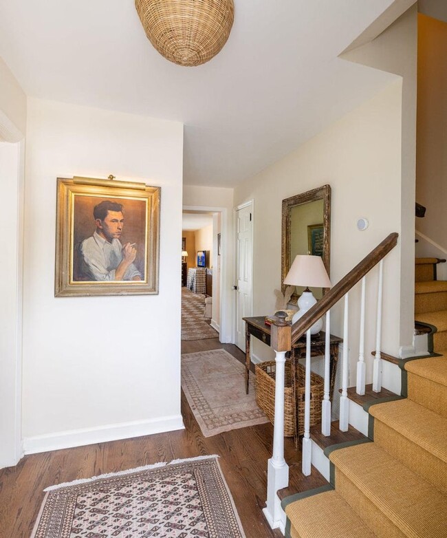 Building Photo - 2 Bedroom 2.5 Bath Townhouse in Harleston ...