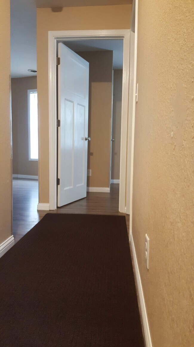 Foto del edificio - 1028 E 14th St