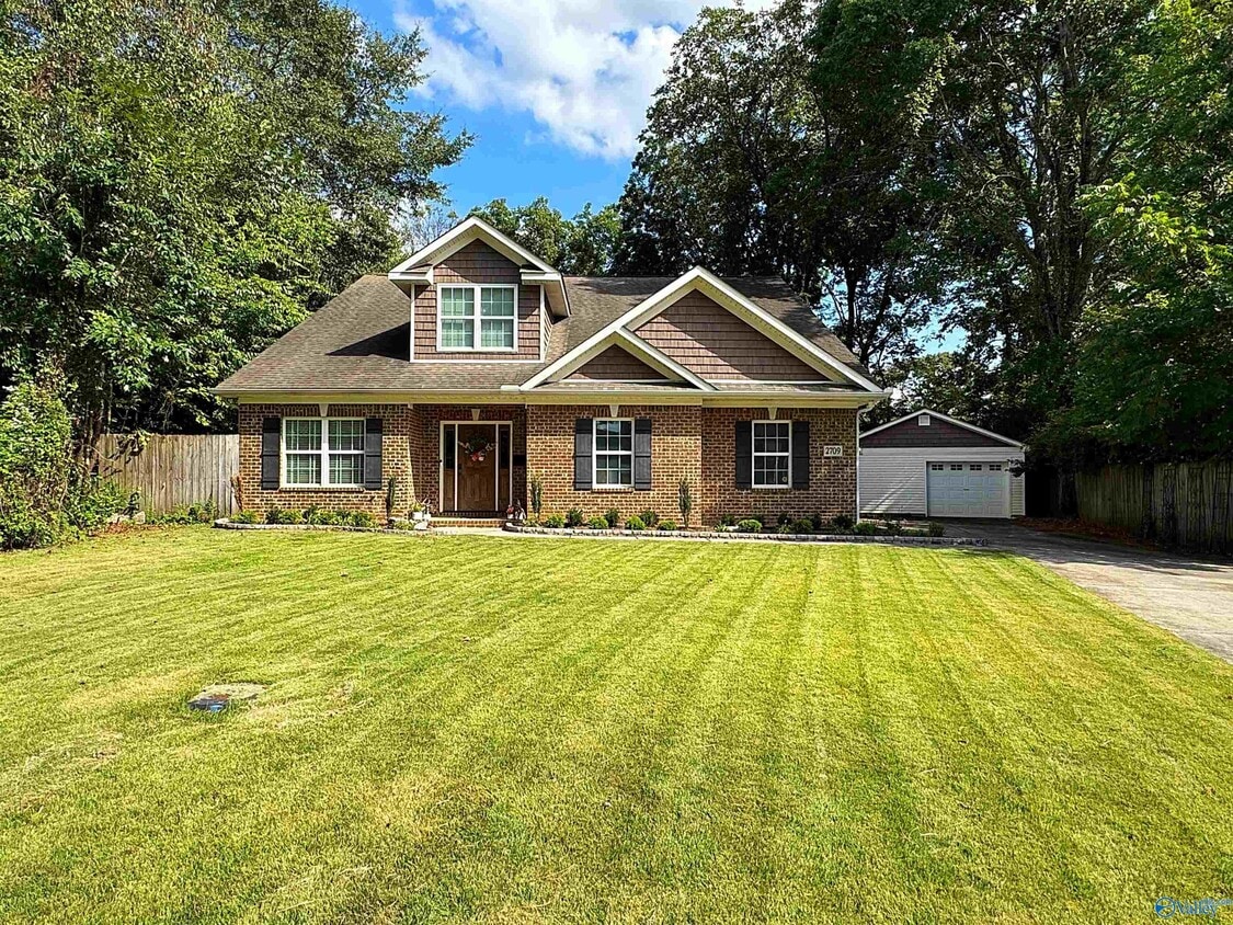 Primary Photo - 2709 Thornton Cir SW