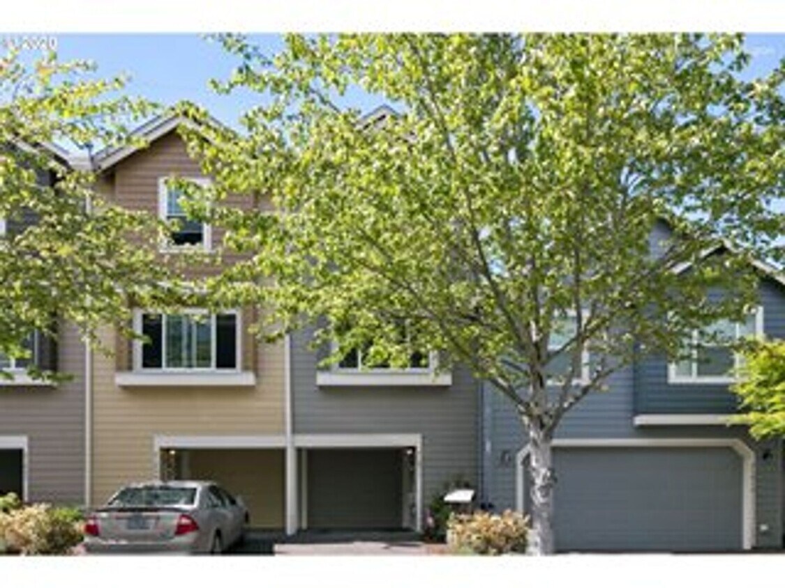 Primary Photo - 2 Bedroom Townhome in Gated Fairview Terrace!