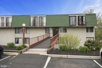 Building Photo - 2134 Forest Ln