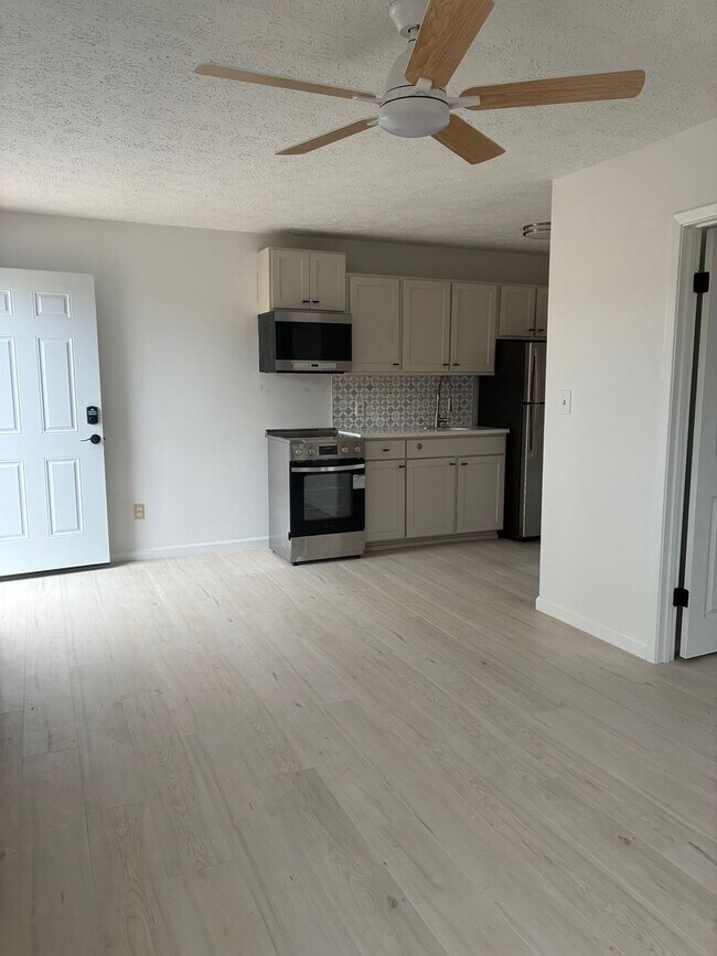 Foto del edificio - 17255 Front Beach Rd