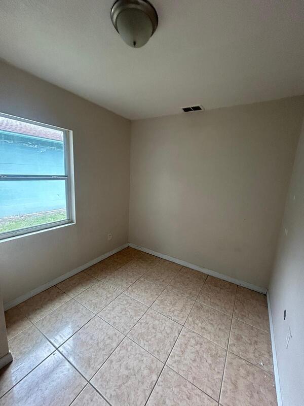 Photo - 901 W Anderson St Apartment