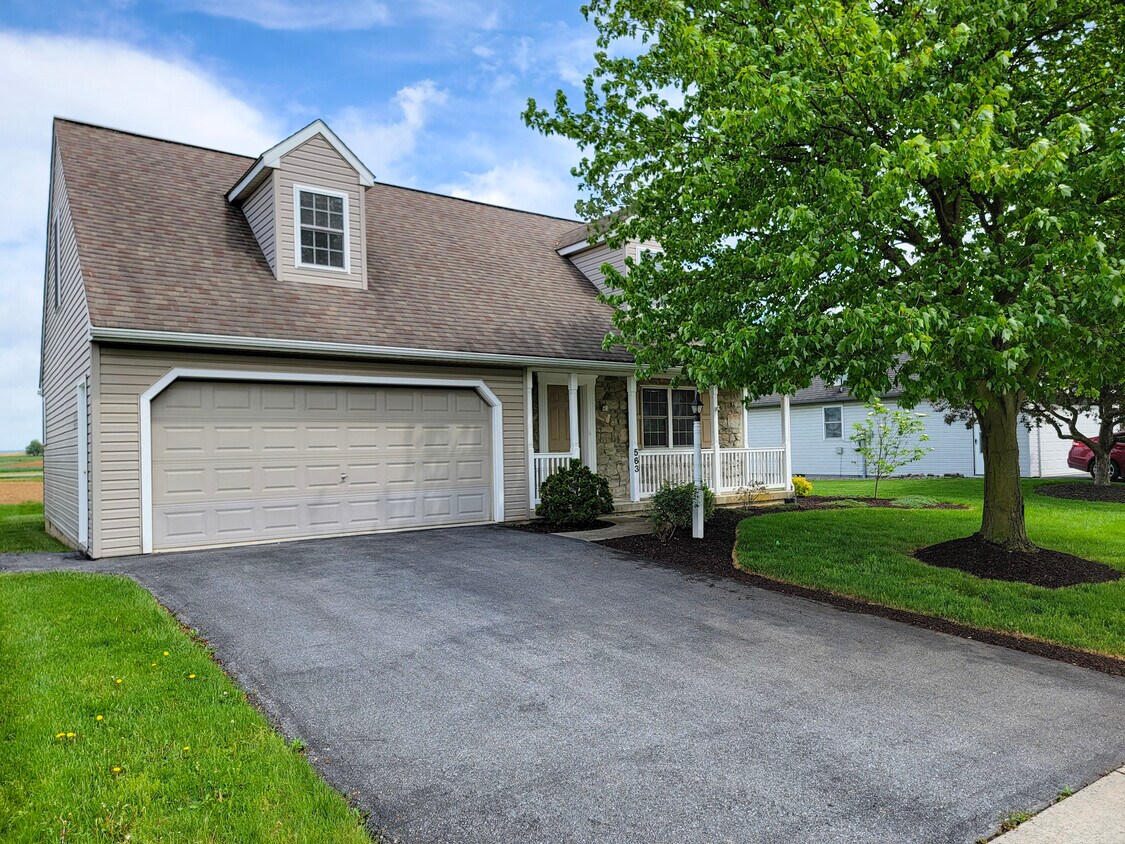 Primary Photo - 563 W Conestoga St