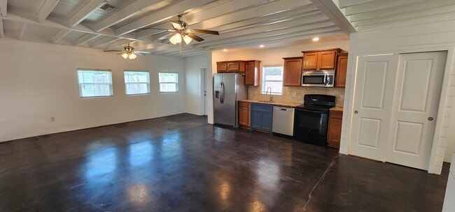 Building Photo - 1576 Avocado Ave