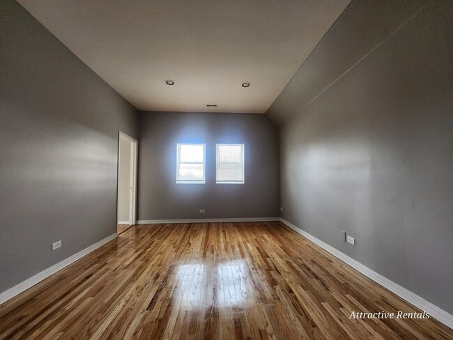 Photo - 5906 S La Salle St Apartment