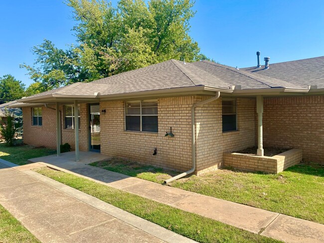 Foto del edificio - Cute 2 Bed Duplex in Downtown Edmond