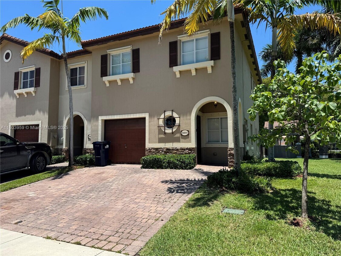 Foto principal - 8851 SW 219th Terrace