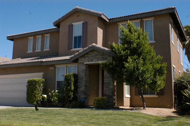 Building Photo - 3800 Tournament Dr