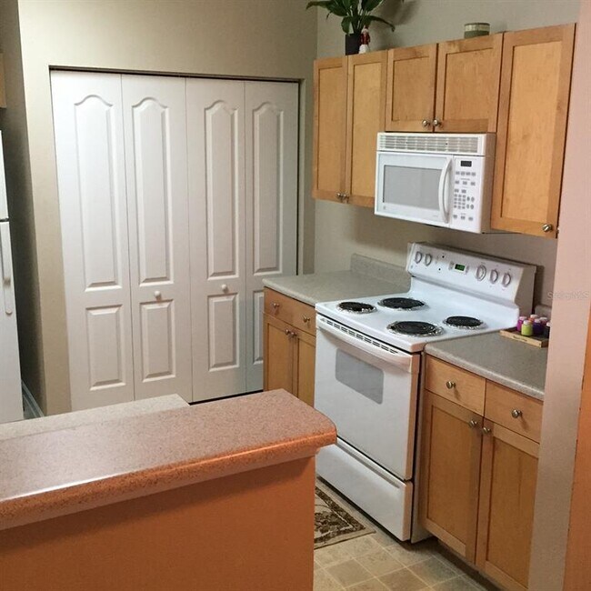 Building Photo - 8848 Villa View Cir