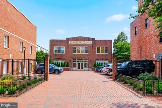 Building Photo - 2516 Q St NW