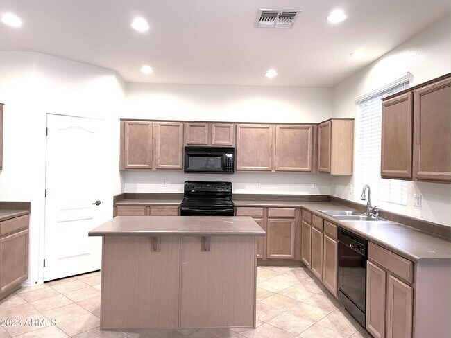 Foto del edificio - 9035 W Bluefield Ave