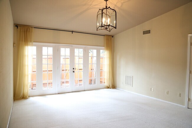 Building Photo - ALAMO HEIGHTS CONDO