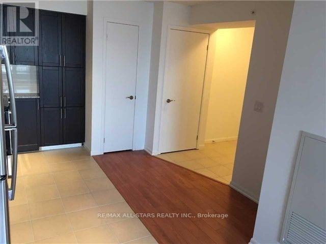 Photo du bâtiment - 830 Lawrence Ave W