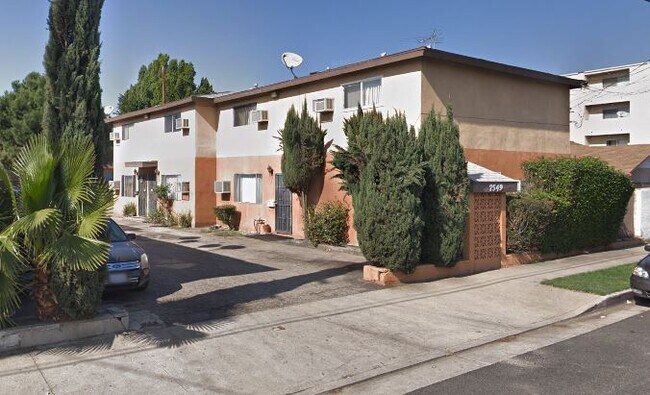 2 Bedroom 1.5 Bath Townhouse Unit 1 - 7549 N Hollywood Way