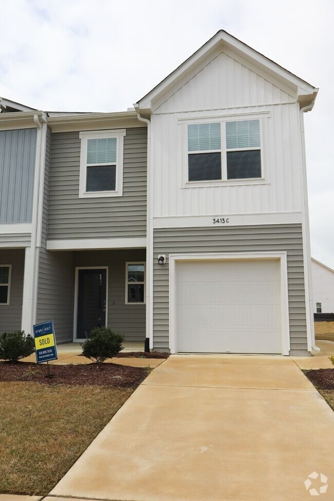 Building Photo - 3413 Baybrooke Dr