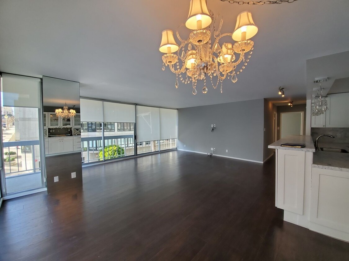 Primary Photo - Renovated Pacific Heights 2x2 Condo with g...