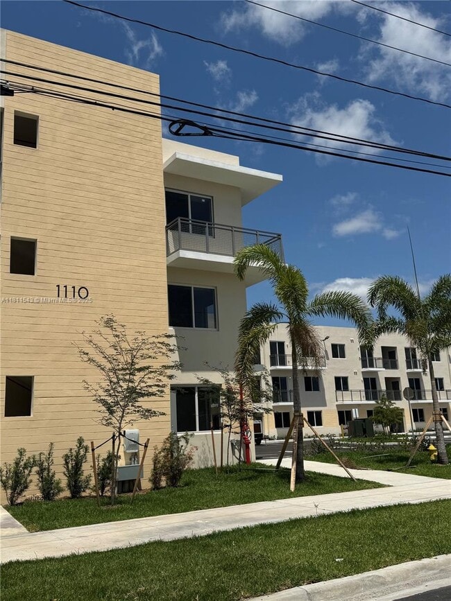 Building Photo - 1010 SW 69th Ave