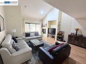 Building Photo - 794 Praderia Cir