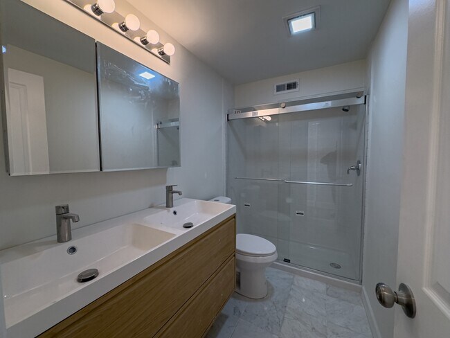 Photo - 1936 Green St Apartment