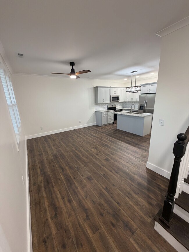 Foto del edificio - 1413 Woodbine Ave