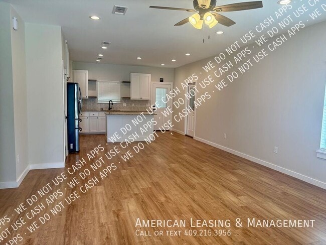 Building Photo - 211 Sybil St