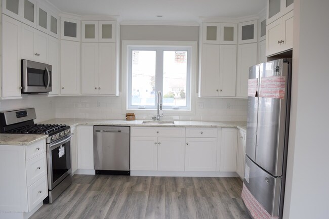 Building Photo - 135 Avery Ave
