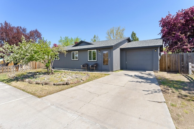 Building Photo - 1640 SW 35th St