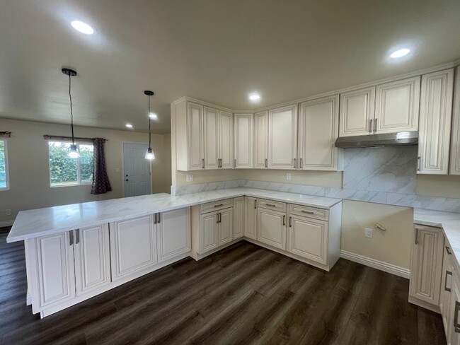 Foto del edificio - Lakewood, CA - 3 bed 2 bath Remodeled Home...