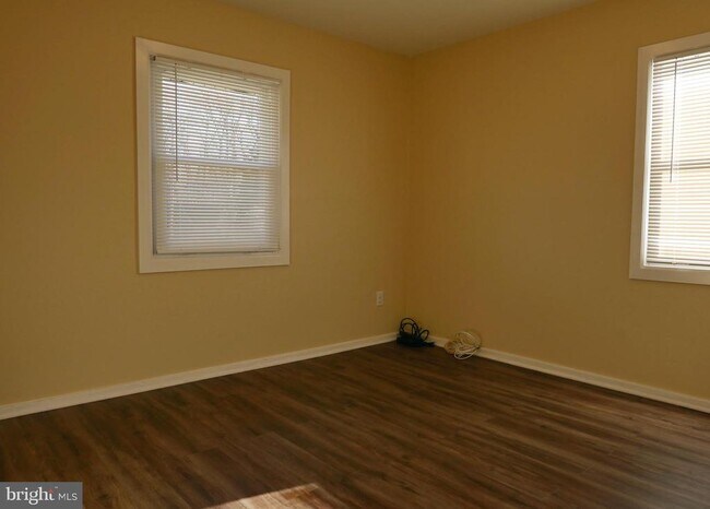 Building Photo - 7236 Pimmit Ct
