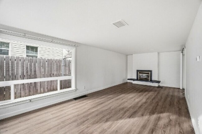 Foto del edificio - 1307 E Thurston Ave