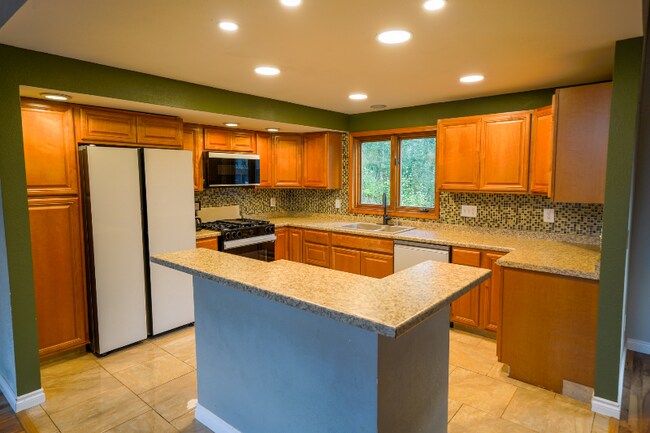 Foto del edificio - 6701 St Ives Pl