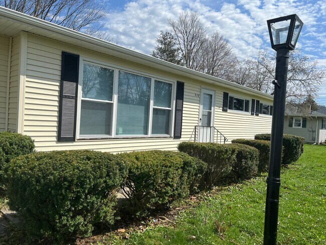 Foto del edificio - 216 Meadowlark Rd