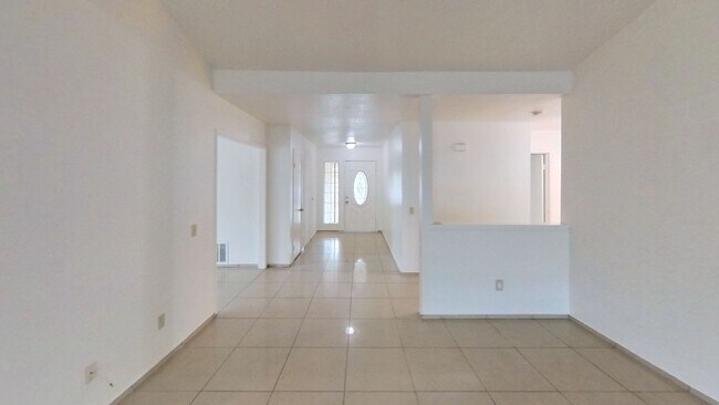Foto del edificio - 4 Bedroom 2 Bathroom Home Available Now!