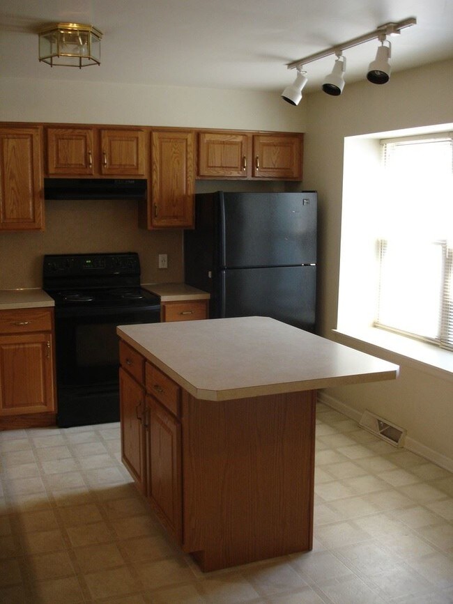 Building Photo - 3 br, 1.5 bath House - 109 PINE BRIDGE LANE