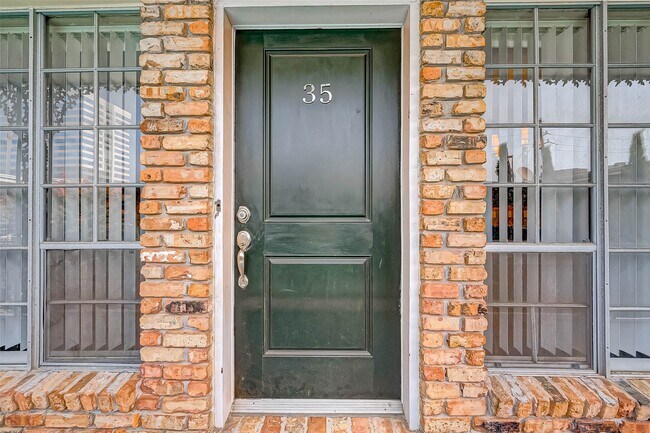 Foto del edificio - 2503 McCue Rd