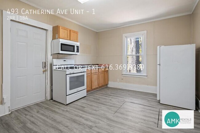 Building Photo - 2 Bedroom Unit Available