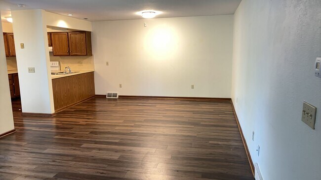 Building Photo - Sylvania Three Bedroom Townhome