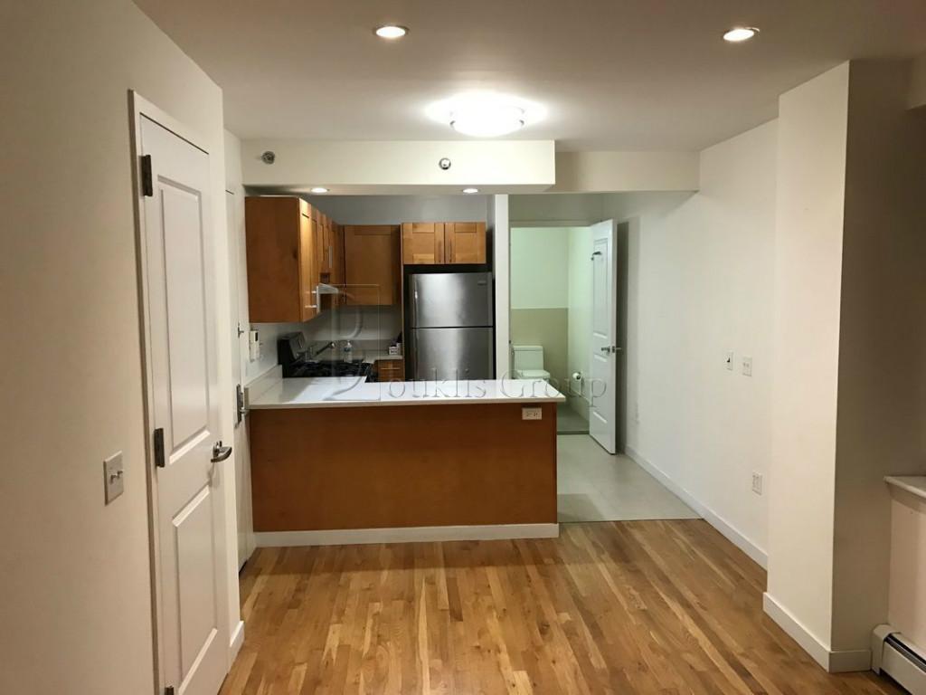 Foto del edificio - 2544 Crescent St
