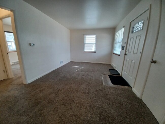 living - 1840 S Yuma St