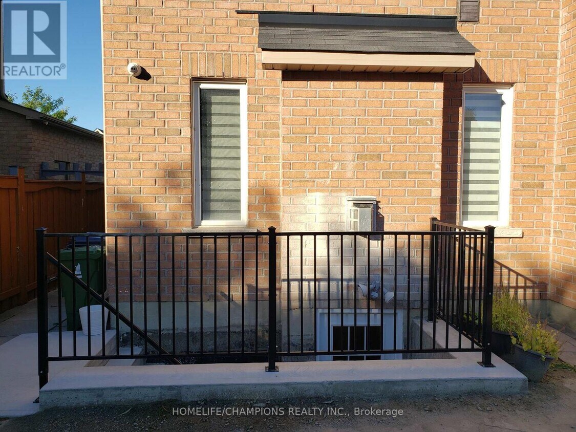 Primary Photo - 7 Archimedes Ct