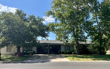 Building Photo - 609 Cottonwood Dr