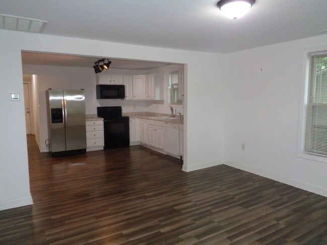 Building Photo - 212 Orr St