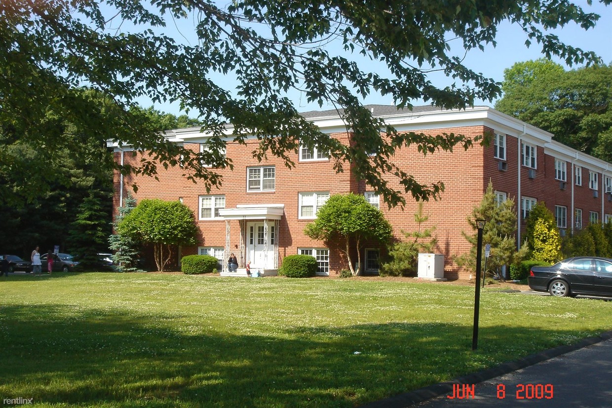 Primary Photo - 11 Mill Plain Rd