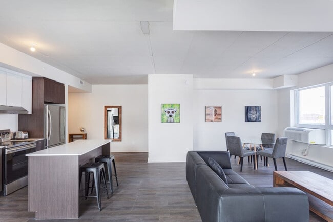 Building Photo - 3105 Promenade du Quartier-Saint-Martin