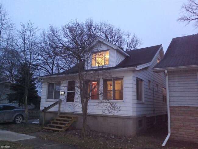 Building Photo - 4 br, 2 bath House - 8292 Rivard Ave