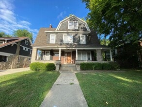 Building Photo - 1929 Summit St