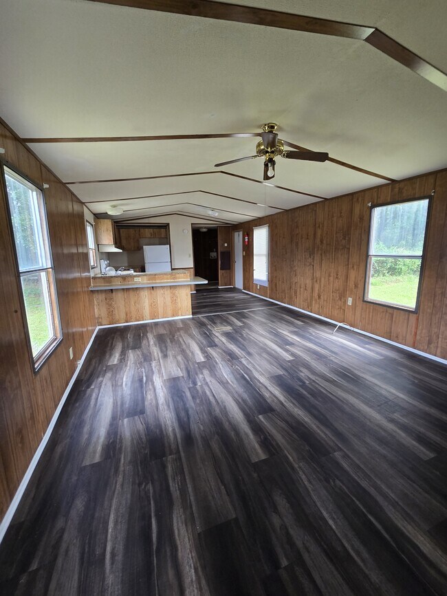 Foto del edificio - 472 Ruben Wells Rd