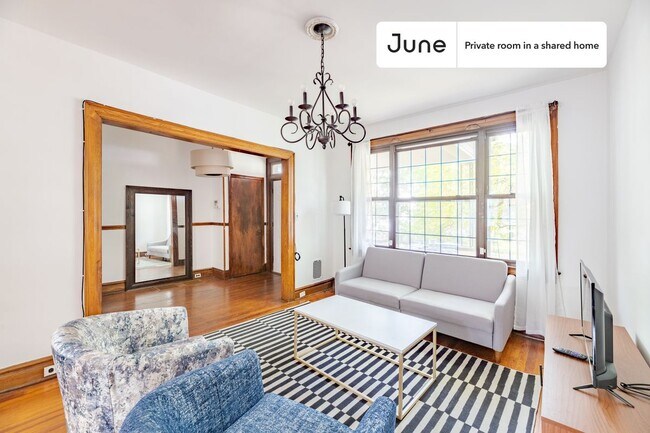 Building Photo - Private bedroom in 3 bed/2 bath Home