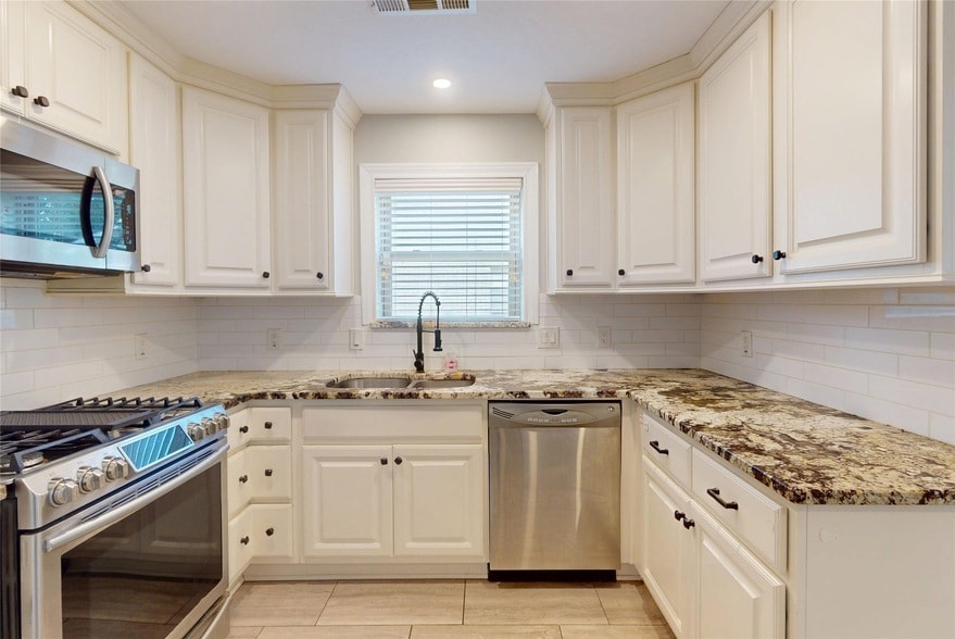 Foto principal - 5850 Braesheather Dr